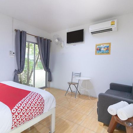 Oyo 644 Pong Pai House Hotel Bangkok Buitenkant foto