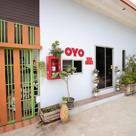 Oyo 644 Pong Pai House Hotel Bangkok Buitenkant foto