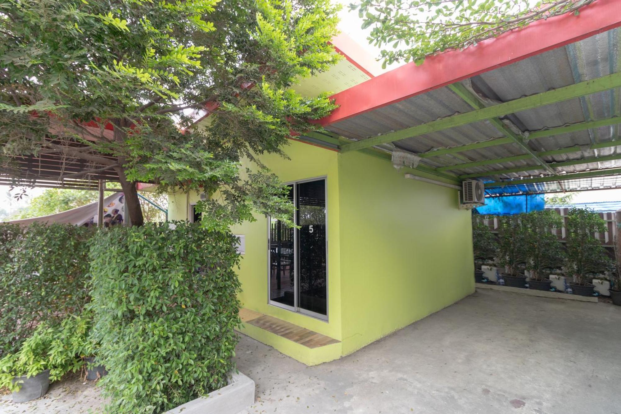 Oyo 644 Pong Pai House Hotel Bangkok Buitenkant foto