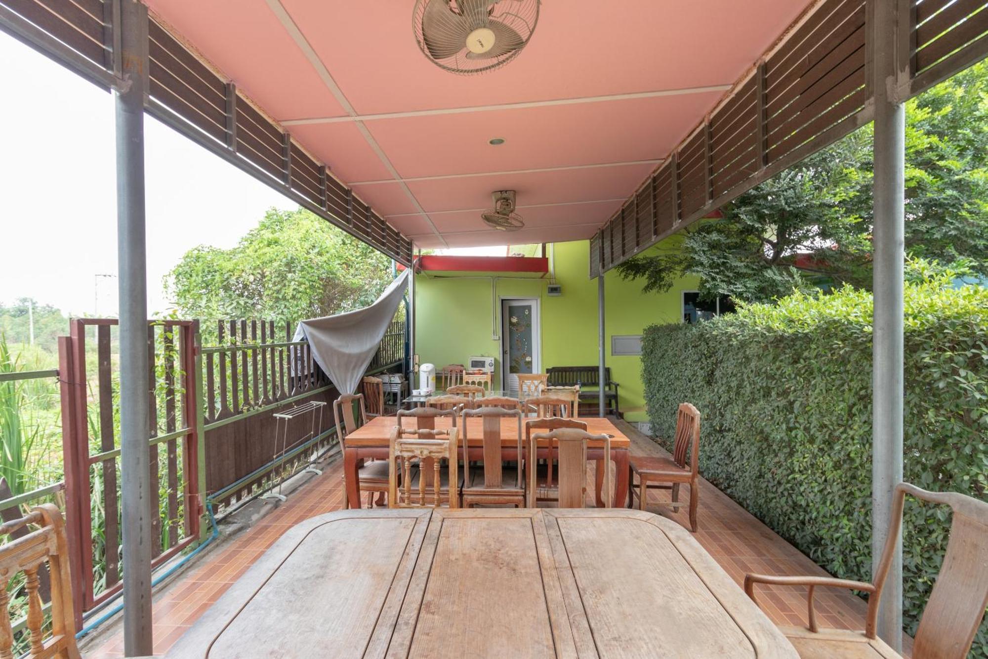 Oyo 644 Pong Pai House Hotel Bangkok Buitenkant foto